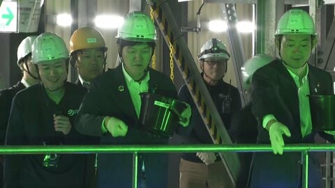 鈴木農水相がサーモンの陸上養殖施設を視察　「日本が勝ちにいくべき分野」「後押ししたい」　成長戦略のフードテック