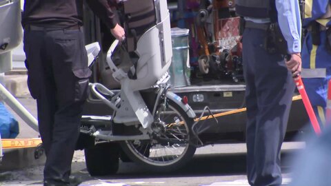 5歳と1歳の男児2人乗せ自転車に…母子3人が軽乗用車にはねられ39歳母親死亡　20歳会社員の女を現行犯逮捕　香川・高松市
