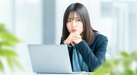 全員をCcに入れて上司に人の落ち度を指摘するメールを送る同僚。悪意に対抗する「やさしい人」のたった一つの受け流し方