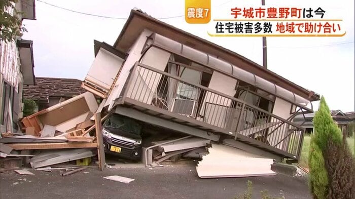 1階が潰れてしまった住居　熊本・宇城市