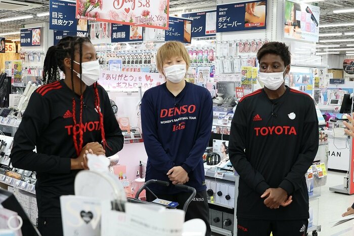 ステファニー選手がおねだりした美顔器は「チャレンジ」に