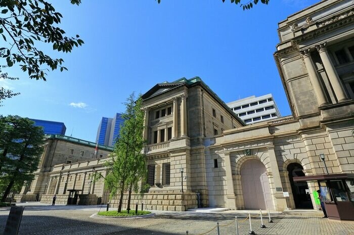 7月から8月の都市銀行の当座預金残高のうち、マイナス金利がかけられるのは9030億円