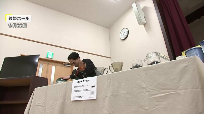 「このコーヒーを飲んでいる瞬間だけでも気晴らしというか…」という思いで被災者に寄り添う木崎さん