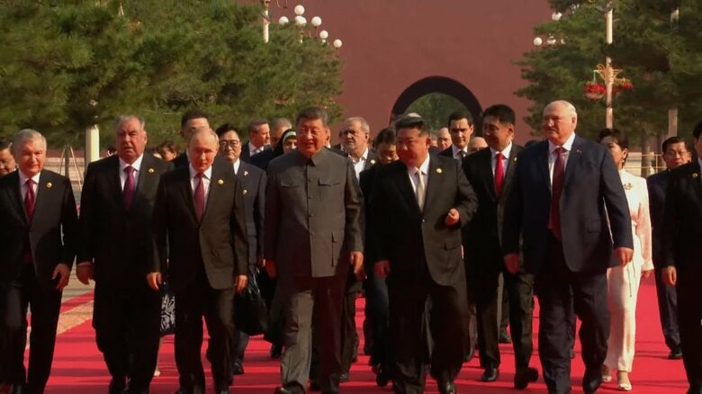 中国“抗日戦争勝利80年”軍事パレード始まる…習近平国家主席・プーチン大統領・金正恩総書記が並んで観閲｜FNNプライムオンライン
