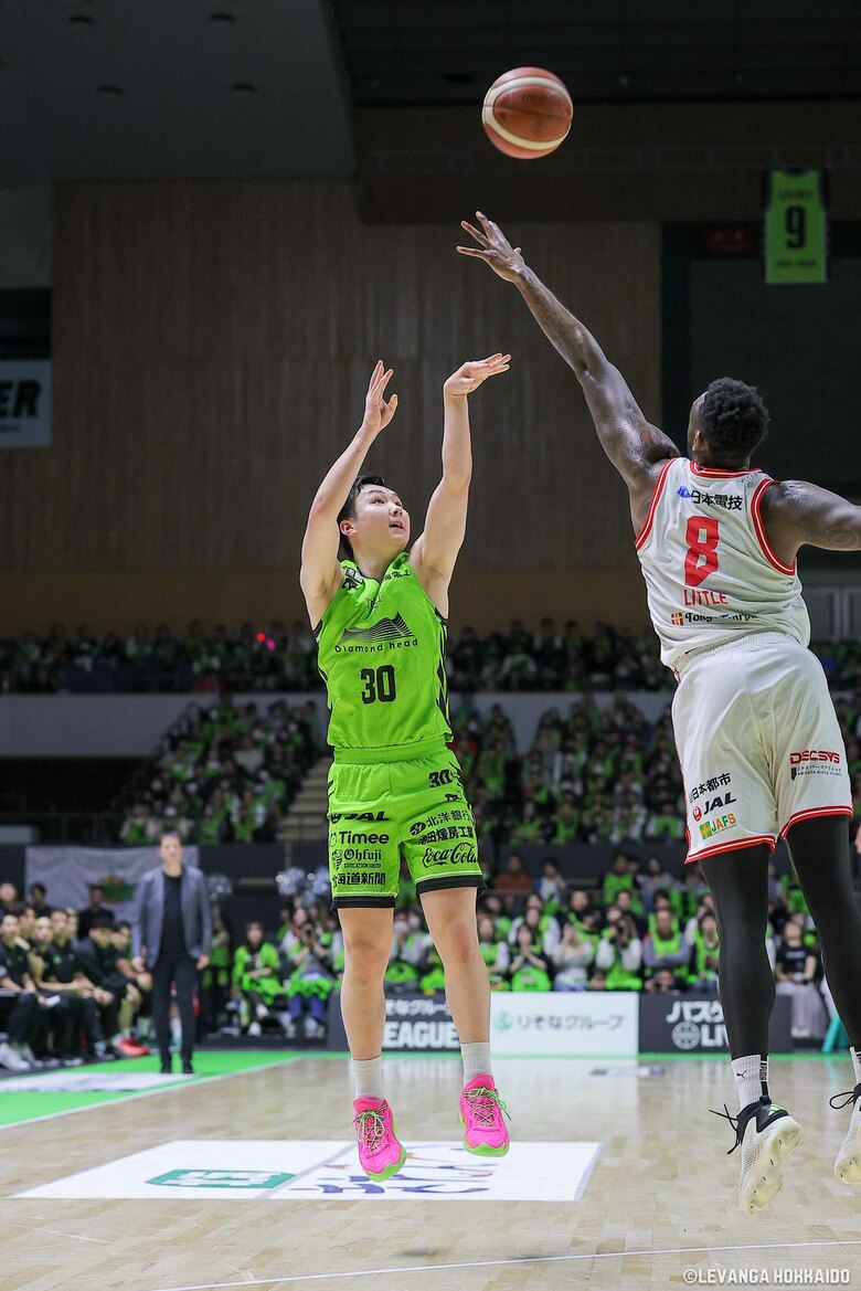 【レバンガ北海道】千葉ジェッツに逆転勝利でCS進出への望みをつなぐ　富永「自分たちのバスケットをやり続けることが大事」｜FNNプライムオンライン