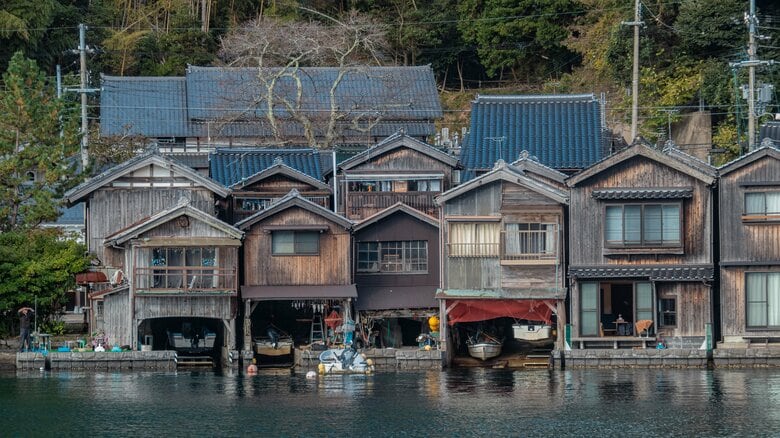 石畳、舟屋、瓦屋根…先人が磨き上げた美しき街並みを歩く　関西・中国地方編　【一人旅研究会の“日本”ノスタルジック写真館】｜FNNプライムオンライン