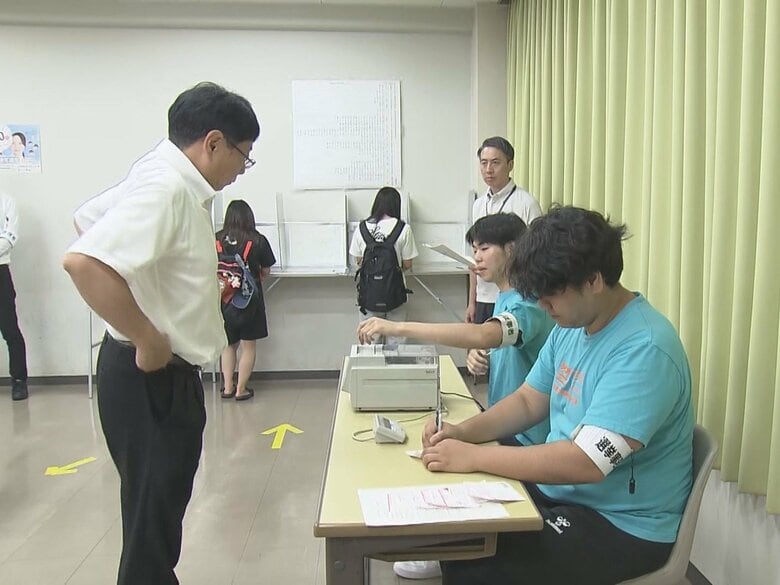 「学内投票率80％を目指したい」私立大学内に学生が運営する参院選の期日前投票所 学生や地域住民が一票投じる｜FNNプライムオンライン