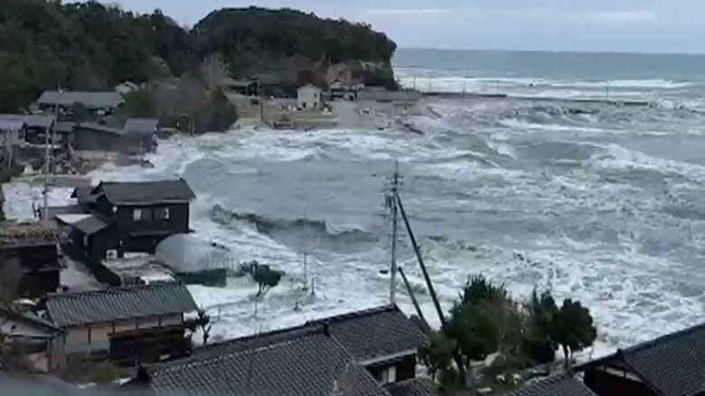 「ねぇ津波！」「落ち着け！大丈夫！」“緊迫”の避難の瞬間　元旦に家族で被災…地震や津波の中で住民たちはどう行動した？｜FNNプライムオンライン