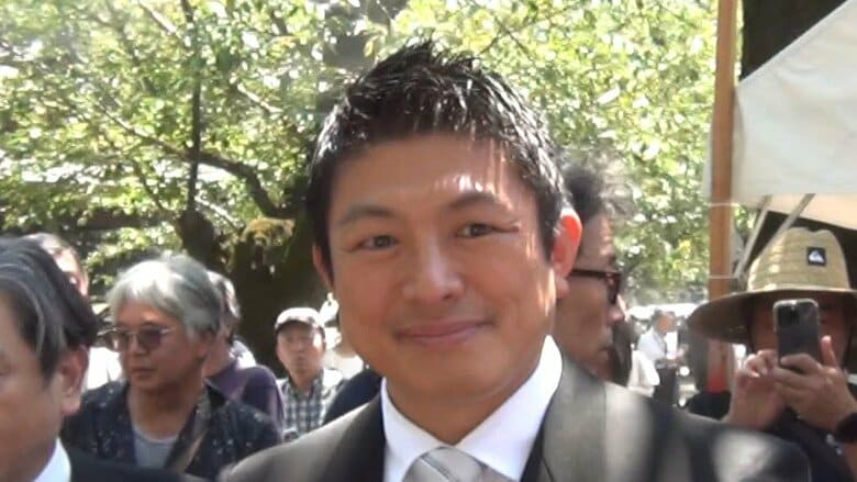 参政党が靖国神社を集団参拝　神谷代表「戦後80年の節目。平和を守る政治をやりたいと伝えた」｜FNNプライムオンライン