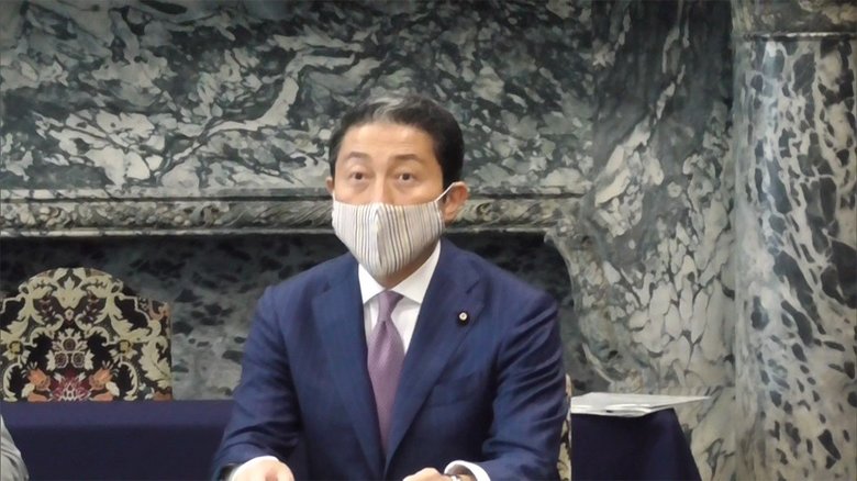 挨拶する大家敏志座長・6月9日
