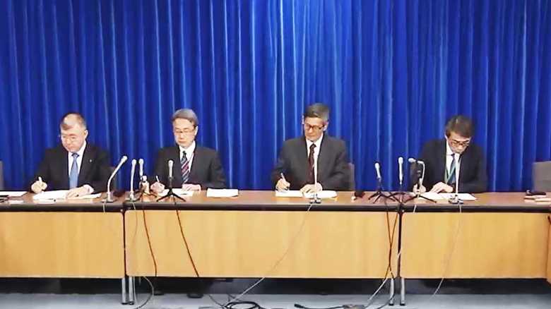 「一定程度持ちこたえている」と会見する専門家会議のメンバー