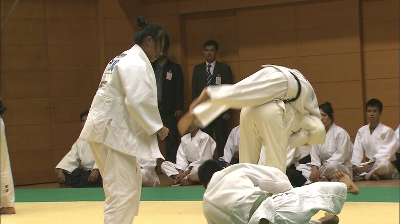 武道センターで行われている柔道の稽古
