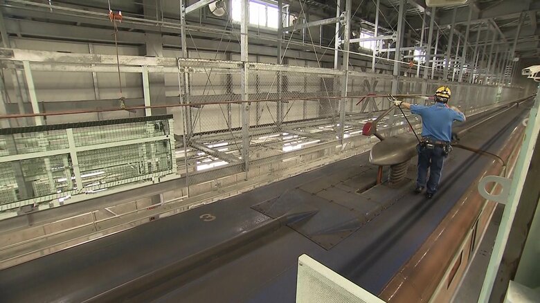 高さ3.6メートルの屋根上で検査