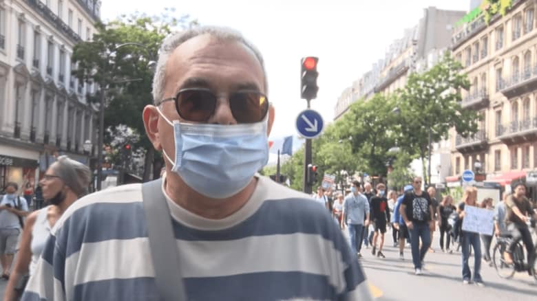 ワクチン接種済の男性「証明書の提示は差別を生む」