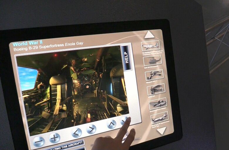 3Dを使用してエノラ・ゲイ内の様子が分かる