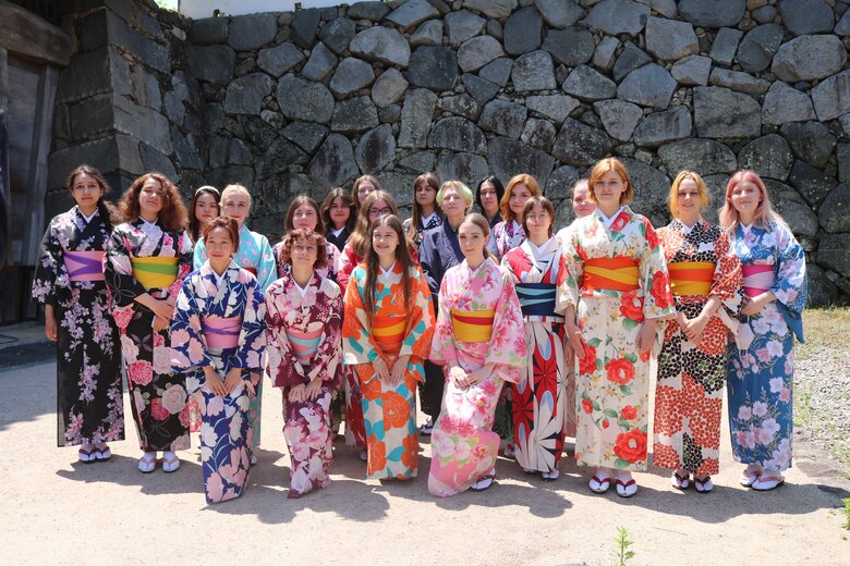 留学生たちは着物や茶道の体験を楽しんだ