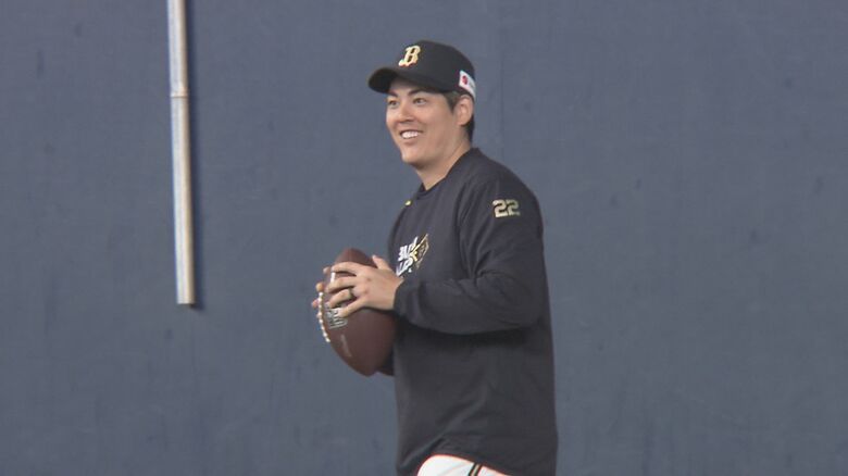 試合前練習中の九里亜蓮