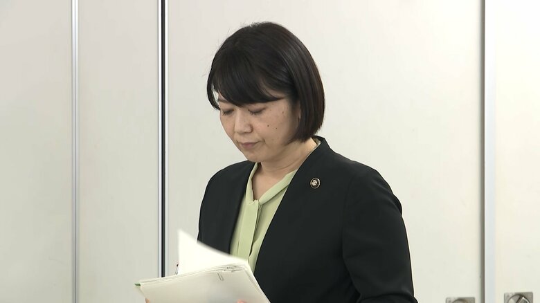 定例記者会見に臨む前橋市の小川市長　10月6日