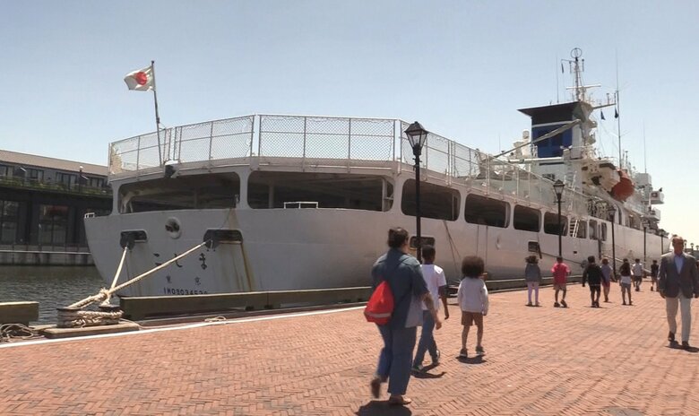 ボルチモア港に停泊する「こじま」