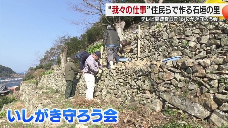 石垣はすべて手積みの作業