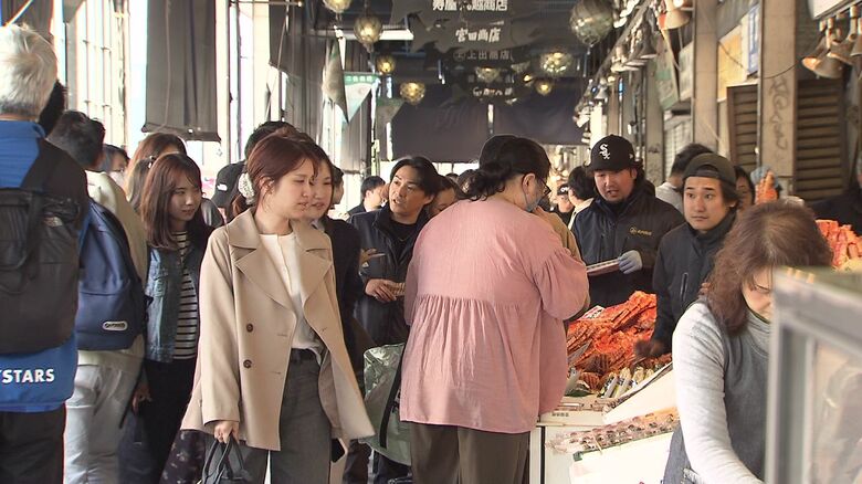 近くに位置する二条市場で食材を買うのもオススメ