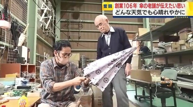 後進を指導する酒井さん