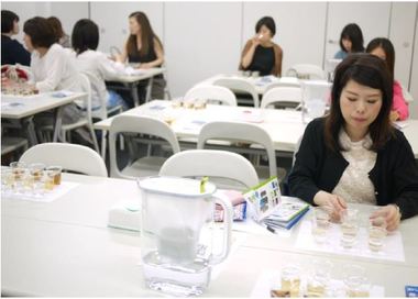 ABCクッキングスタジオの先生も実感!BRITA Japanが出汁の味覚テスト&意識調査を実施水を変えるだけで、手軽においしい出汁がとれることが判明!