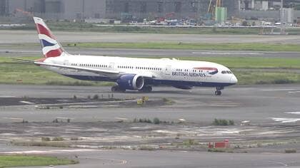 【速報】羽田空港のロンドン行き便で乗客スマートフォンから煙　消防車など10台出動もケガ人確認されず　約1時間遅れで離陸
