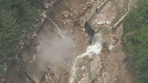 登山者は全員が下山　土石流で橋が流され登山者ら約390人が一時孤立　北アルプス燕岳の登山口の中房温泉に通じる県道が通行止め　「温泉が出ない」管が破損　お盆で満室も…旅館や別荘など約1600軒で供給できず「早く復旧を」