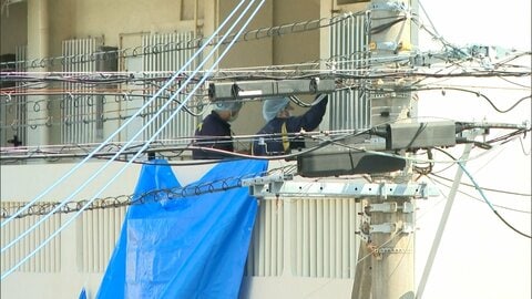 沖縄・宜野湾市アパートで23歳の女性が首から血を流し死亡　事件に関与したとみられる男の身柄確保、刃物を押収
