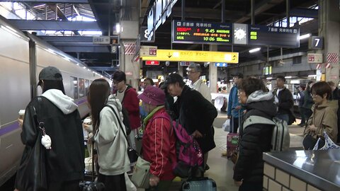 ゴールデンウィークスタート！JR札幌駅や新千歳空港は混雑「函館でホタテとイカ食べるのが楽しみ」JR特急列車はすべて指定席に→予約は昨年より１割以上増加―道内発着航空便のピークは5月2日〈北海道〉