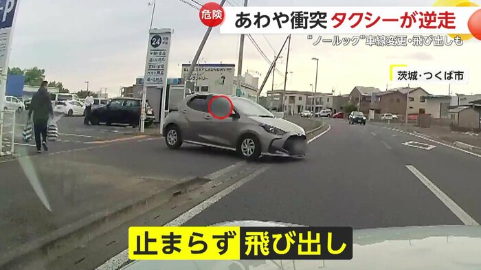 ためらいなく駐車場から飛び出した車(提供:黒あめ)