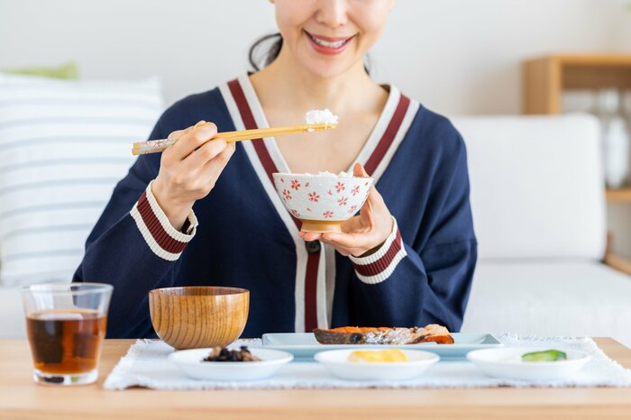 白米から先に食べていない？（画像：イメージ）