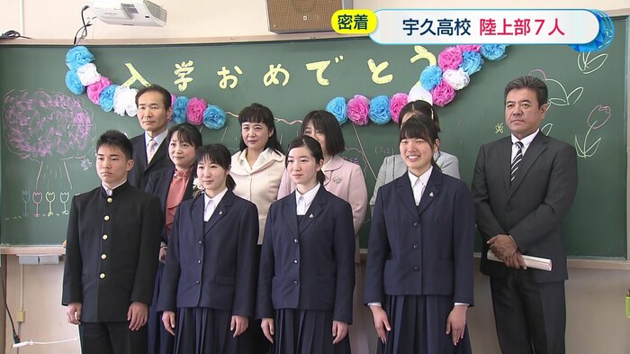 2019年、宇久高校へ入学した上村盛将さん(左端)