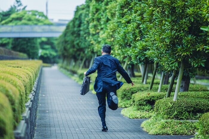桁外れの目標に向かって全力投球している?(画像:イメージ)