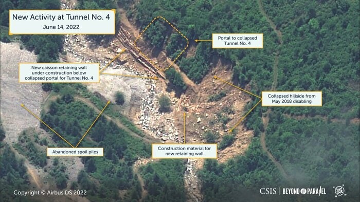 6月14日撮影北朝鮮豊渓里核実験場の坑道(Tunnel No.4)付近で新たに壁がつくられたり、資材が置かれているのが確認され、修復作業が行われていると見られる