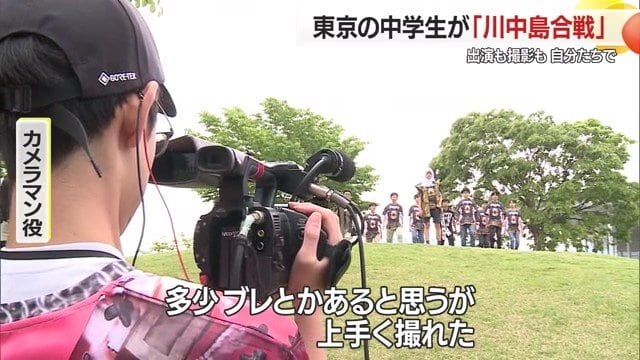 カメラマン役の生徒たちは、重いカメラでブレなく撮影する工夫・苦労をしていた