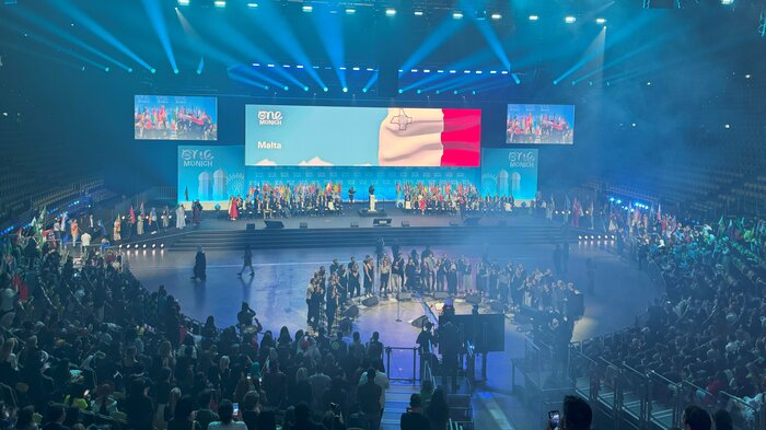 会場は世界中の若きリーダーのエネルギーに満ちあふれていた