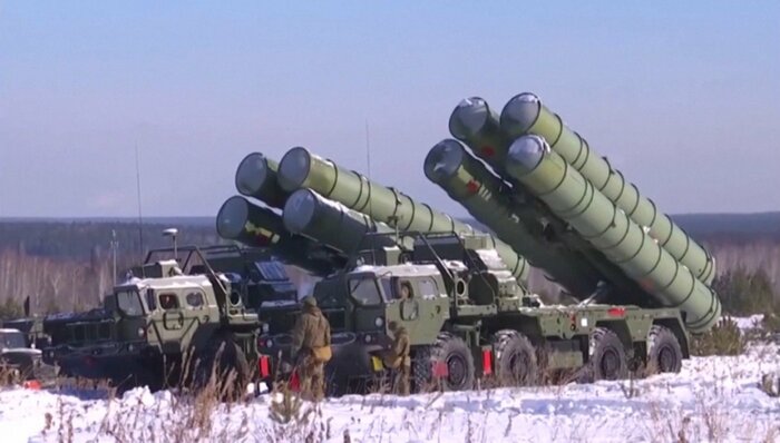 地対空ミサイルシステム「S-400」(ロシア国防省公開の映像より)