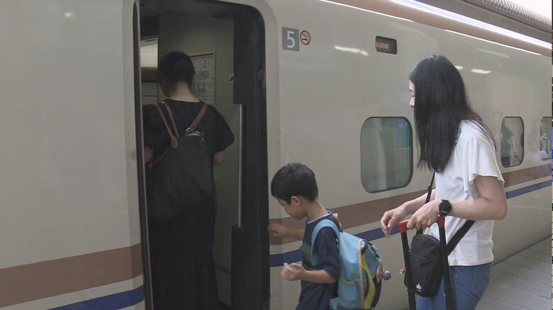 「帰りたくないです」　お盆休み最終日でUターンがピーク　信州から思い出を胸に帰路に就く人々で駅は混雑　｜FNNプライムオンライン