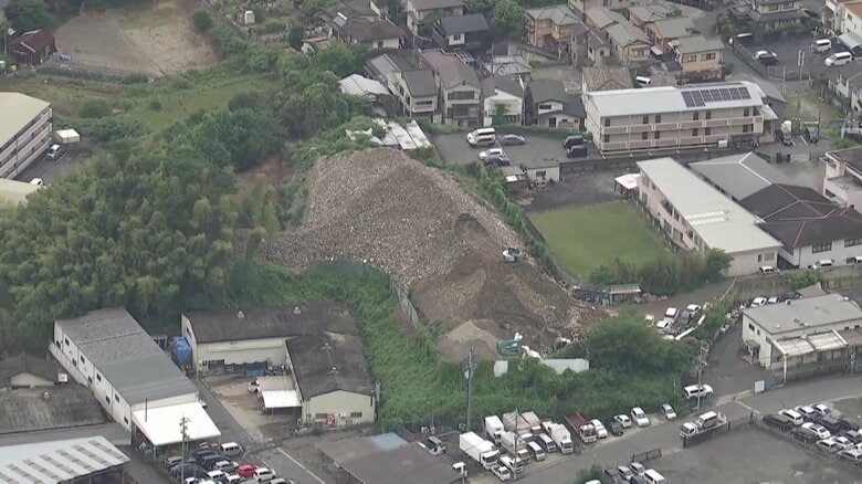 「なんやあれ？」京都市の住宅街に“謎の山”の正体は「産業廃棄物」　悪臭や崩落に住民不安　是正命令も改善進まず｜FNNプライムオンライン