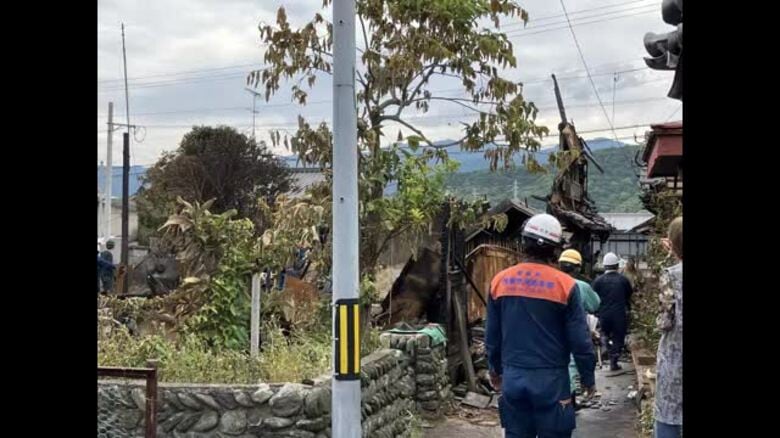 西条で住宅全焼した火事　延焼した２棟も全焼　火元の住人がガスバーナー使う作業　関連調べる【愛媛】｜FNNプライムオンライン