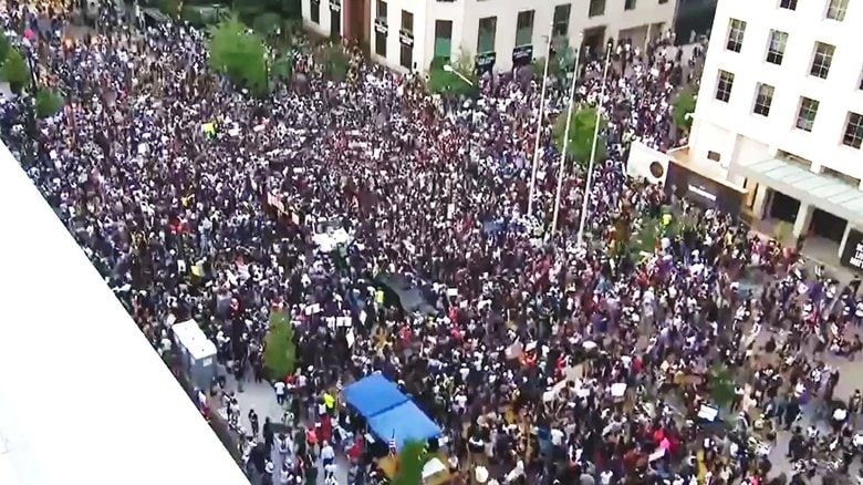 デモは、全米各地で同時多発的に行われ、参加者は数十万人規模にのぼった