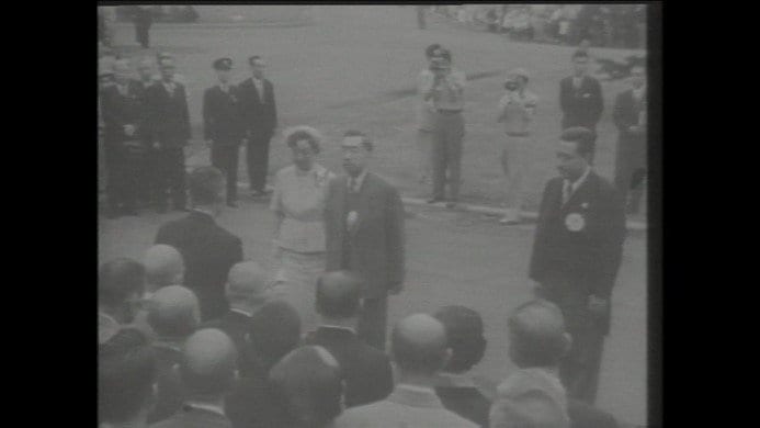 終戦翌年から戦災復興の視察として全国を訪問した