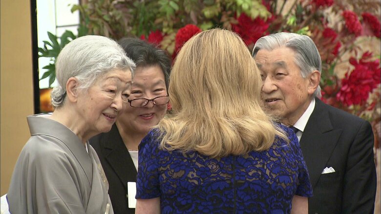 カトリーヌ・ドヌーブさんと懇談される両陛下