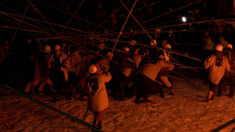 十分な積雪がなく中止が決まった「竹うち」