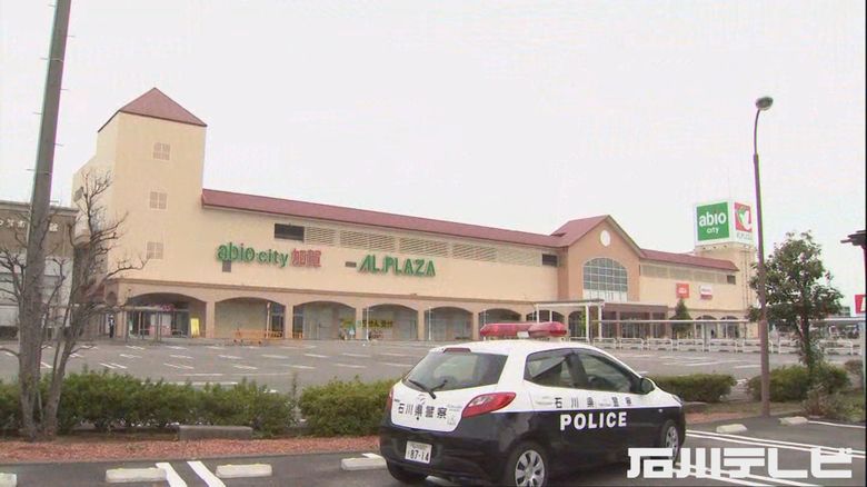 店内のどこで何を…開店前のショッピングセンターにクマが侵入 機動隊が突入も引き続き“潜伏中”