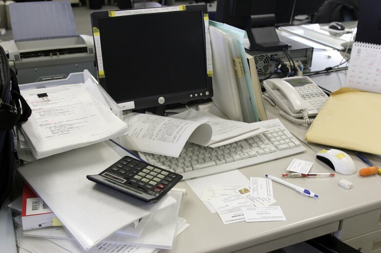 関係ないたくさんの物の中から目的の物を探すのは苦手（画像：イメージ）