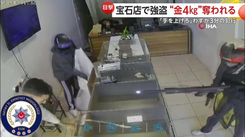 取り残しがないように、従業員を案内させる犯人