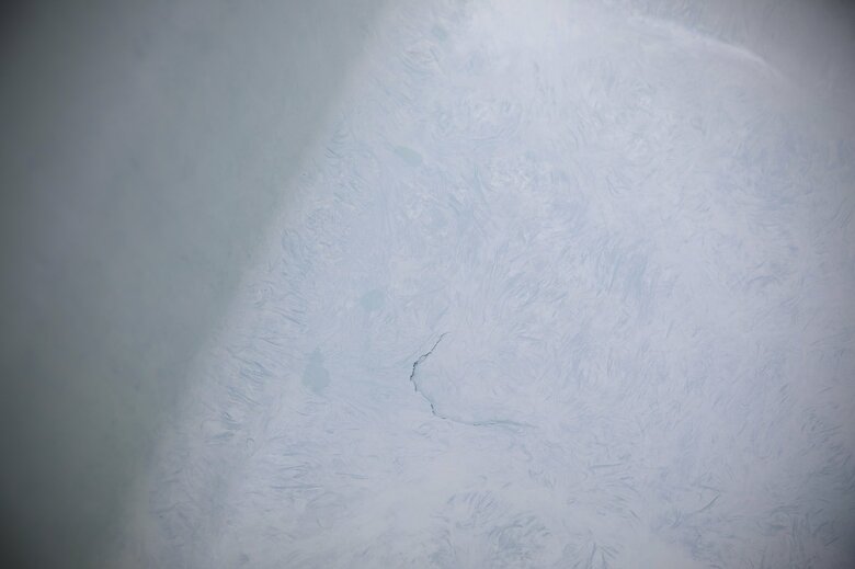 浴槽にヒビが入っていると水が漏れて…（イメージ）